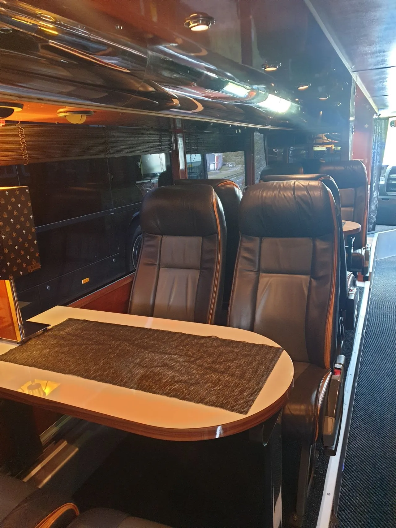 Bekväm interiör ombord på en av Bergslagsbuss bussar